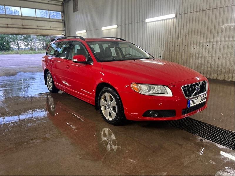 Röd Begagnad 2009 Volvo V70 Momentum Kombi | 45 000 kr (Bra pris) - Bild 1/4