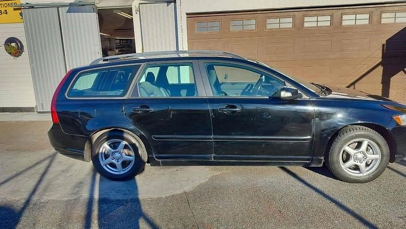 Begagnad Volvo V50 Momentum 109 HK (80 kW) 2009 Svart Kombi