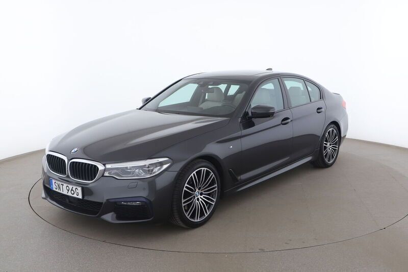 Grå Begagnad 2019 BMW 530 M Sport Sedan | 395 000 kr (Lite dyr) - Bild 1/4