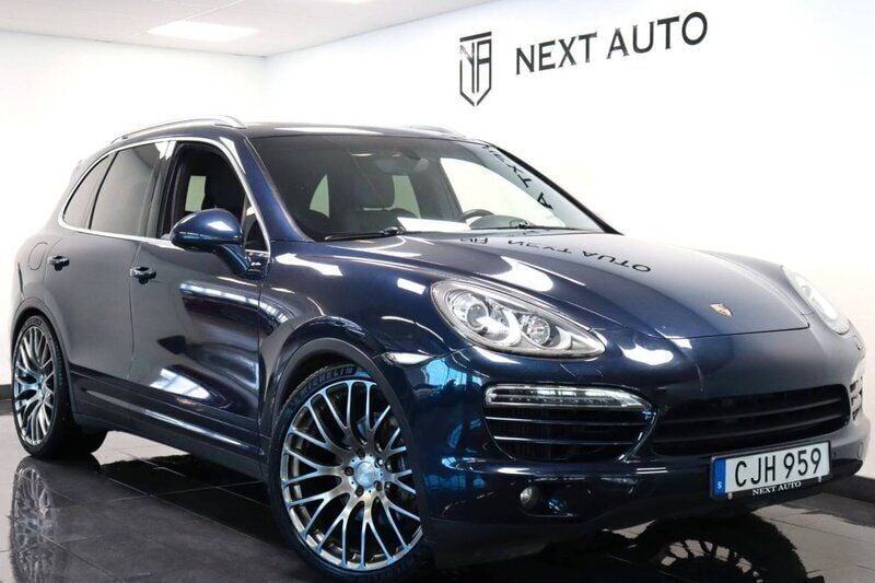 Mörkblå (blå) Begagnad 2010 Porsche Cayenne SUV | 169 900 kr (Lite dyr) - Bild 1/4