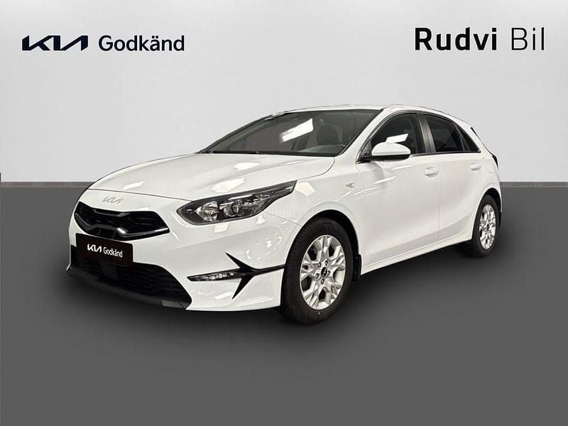 Vit Begagnad 2021 Kia Ceed Halvkombi | 199 900 kr (Bra pris) - Bild 1/4