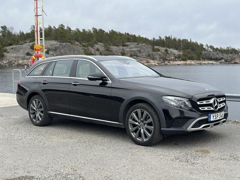 Svart Begagnad 2018 Mercedes E220 Kombi | 285 000 kr (Marknadspris) - Bild 1/4