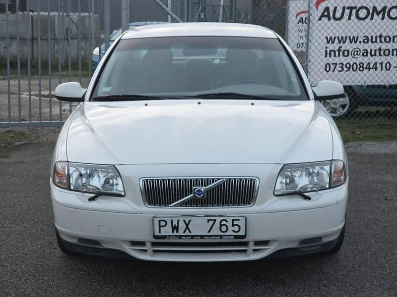 Vit Begagnad 2003 Volvo S80 Sedan | 36 900 kr (Marknadspris) - Bild 1/4