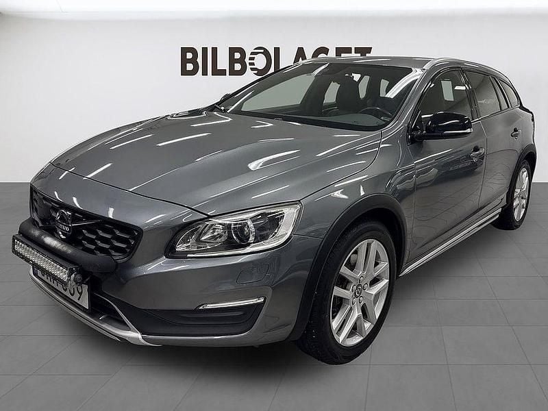 Begagnad Volvo V60 CC Summum 190 HK (139 kW) 2016 Grå Kombi