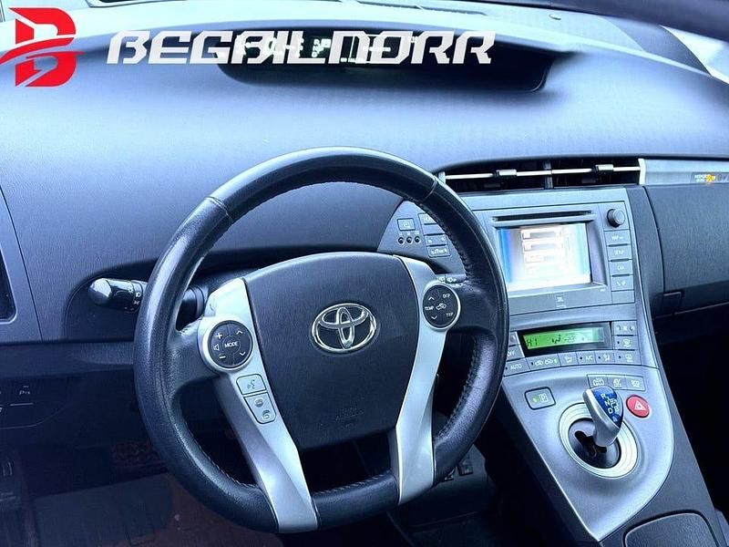 Begagnad Toyota Prius Plug-in Hybrid 136 HK (100 kW) 2012 Vit Halvkombi