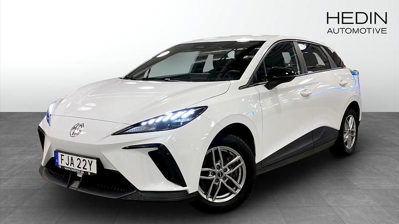 Vit Begagnad 2023 MG MG4 EV Halvkombi | 224 900 kr (Superpris) - Bild 1/4