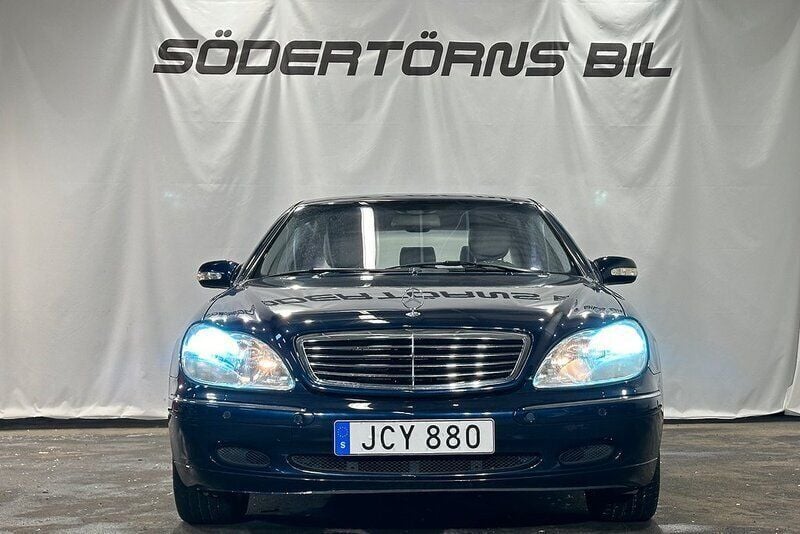 Begagnad Mercedes S430 279 HK (205 kW) 1999 Mörkblå Sedan