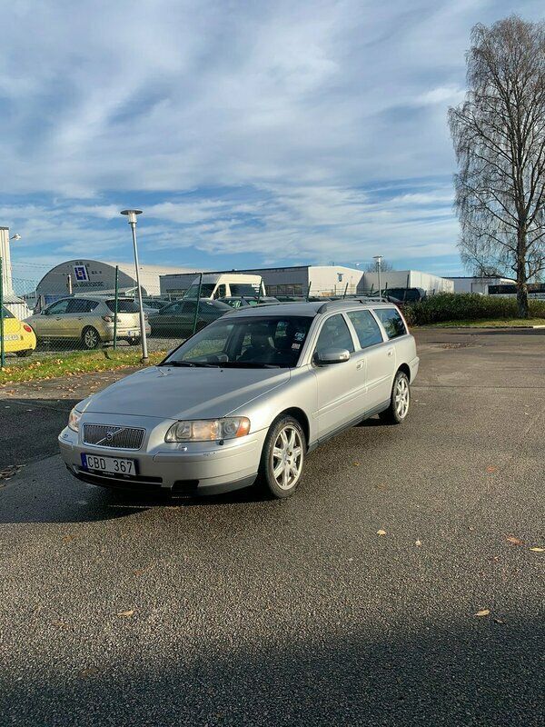 Begagnad Volvo V70 Kinetic 140 HK (102 kW) 2006 Ljusgrå Kombi