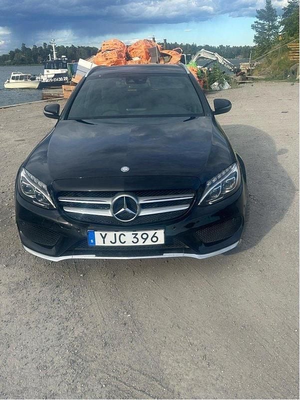Svart Begagnad 2017 Mercedes C220 AMG line Kombi | 214 000 kr (Marknadspris) - Bild 1/4