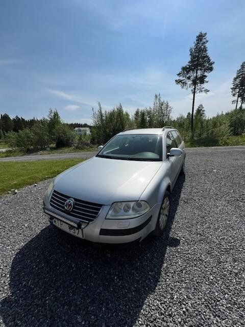 Silver Begagnad 2005 VW Passat Trendline Kombi | 12 000 kr (Bra pris) - Bild 1/4