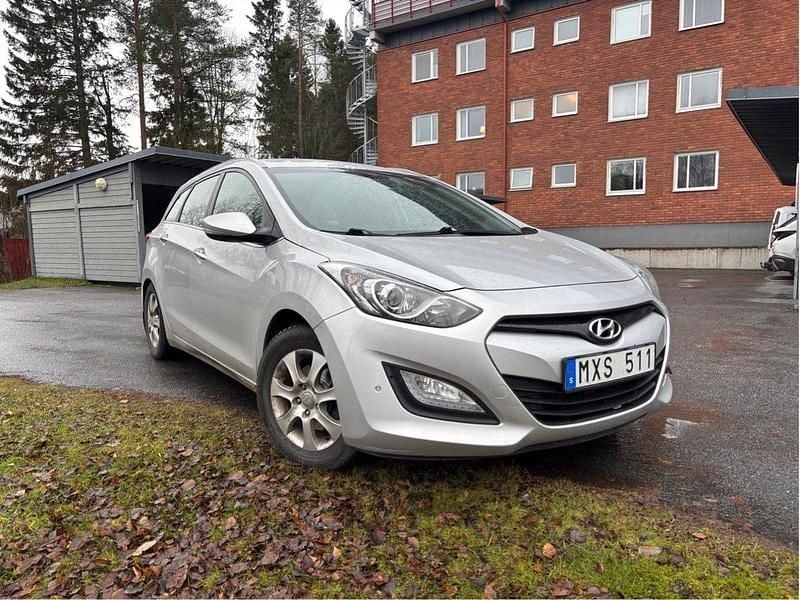 Silver Begagnad 2013 Hyundai i30 Kombi | 55 000 kr (Superpris) - Bild 1/4