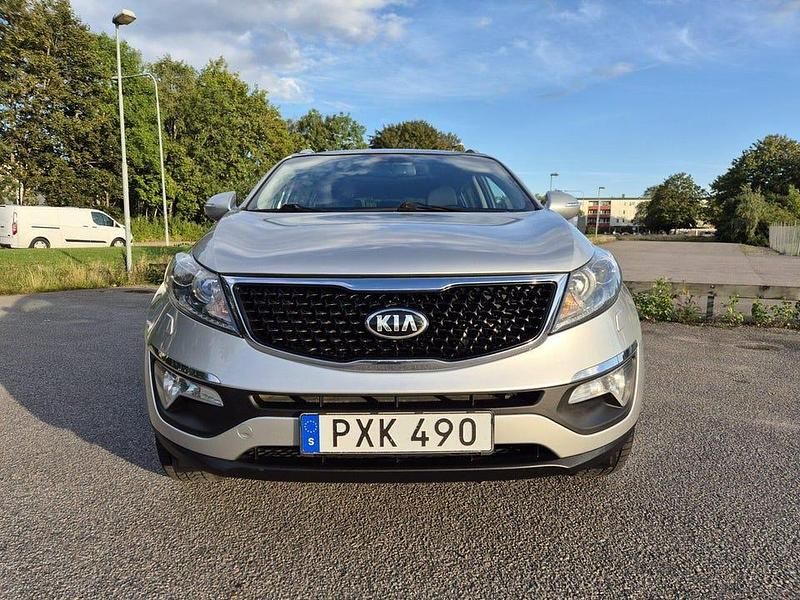 Grå Begagnad 2015 Kia Sportage SUV | 103 900 kr (Marknadspris) - Bild 1/4