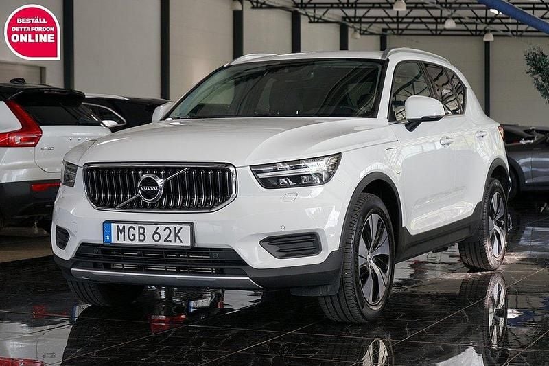 Vit Begagnad 2021 Volvo XC40 Momentum SUV | 274 500 kr (Bra pris) - Bild 1/4