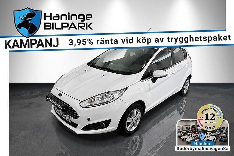 Vit Begagnad 2016 Ford Fiesta Titanium Halvkombi | 74 995 kr (Bra pris) - Bild 1/2