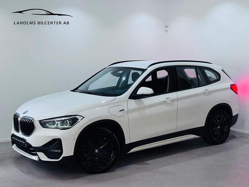 Vit Begagnad 2022 BMW X1 Sport Line SUV | 229 900 kr - Bild 1/4