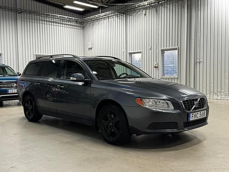Begagnad Volvo V70 Kinetic 145 HK (106 kW) 2008 Grå Kombi
