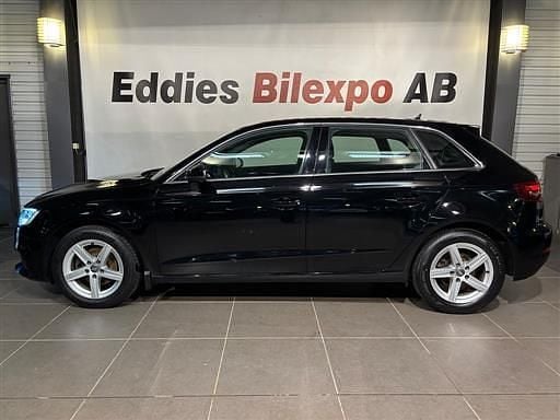 Begagnad Audi A3 Sportback Proline 150 HK (110 kW) 2018 Svart (brilliant svart metallic) Halvkombi
