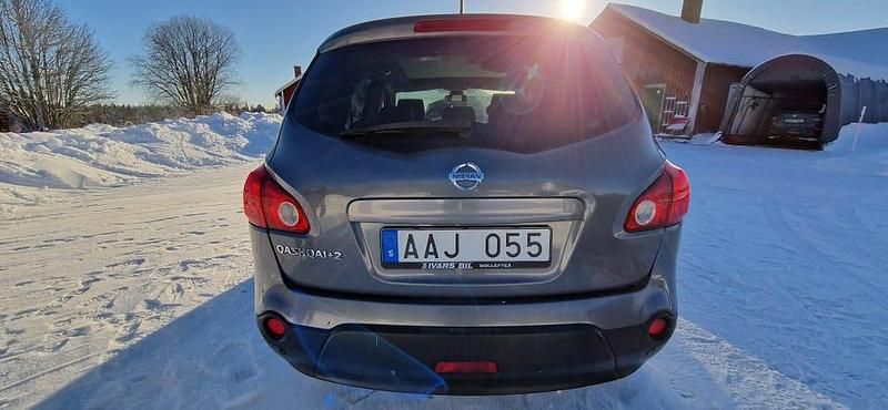 Begagnad Nissan Qashqai +2 141 HK (103 kW) 2009 Ljusgrå metallic SUV