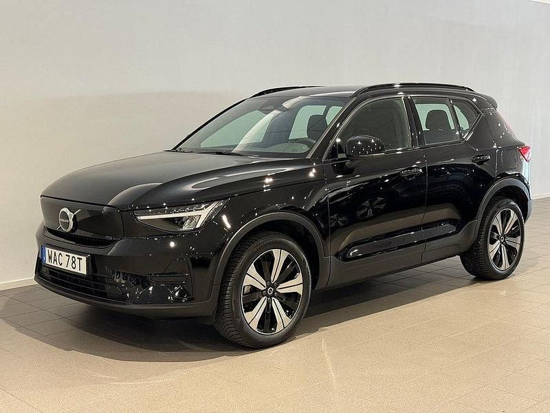 Svart Begagnad 2022 Volvo XC40 Core SUV | 338 500 kr - Bild 1/3