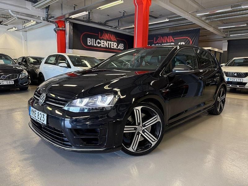 Svart Begagnad 2014 VW Golf VII R Halvkombi | 209 000 kr (Marknadspris) - Bild 1/4