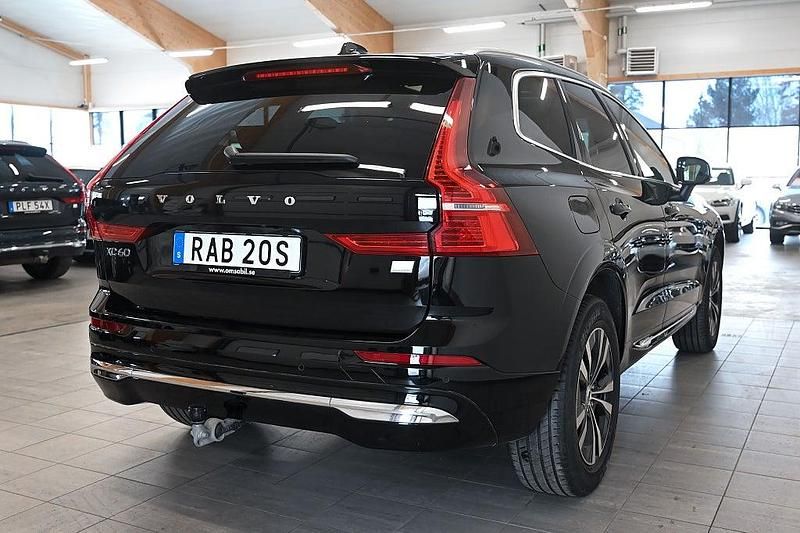 Begagnad Volvo XC60 Core 350 HK (257 kW) 2022 Svart SUV