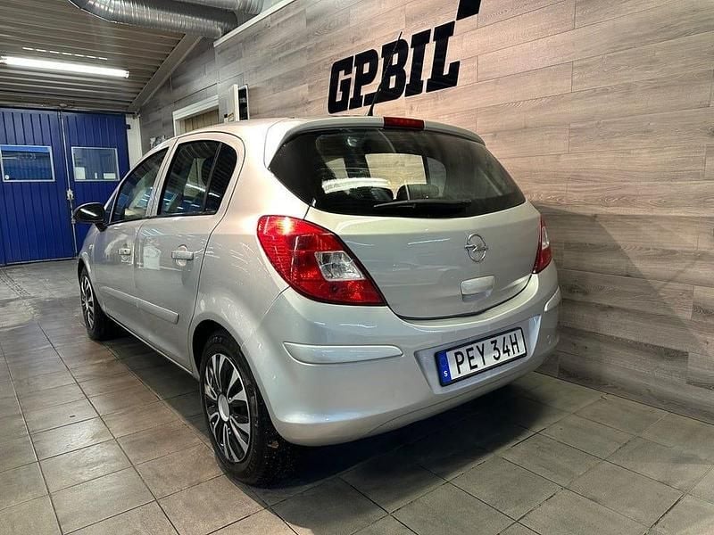 Begagnad Opel Corsa 90 HK (66 kW) 2007 Silver Halvkombi