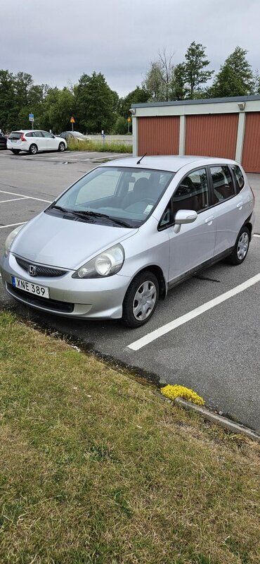 Silver Begagnad 2006 Honda Jazz Halvkombi | 19 900 kr (Marknadspris) - Bild 1/4