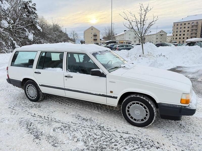 Vit Begagnad 1990 Volvo 745 Kombi | 95 000 kr - Bild 1/4