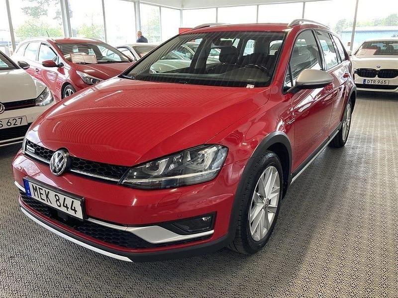 Röd Begagnad 2015 VW Golf Alltrack Kombi | 149 900 kr (Marknadspris) - Bild 1/4