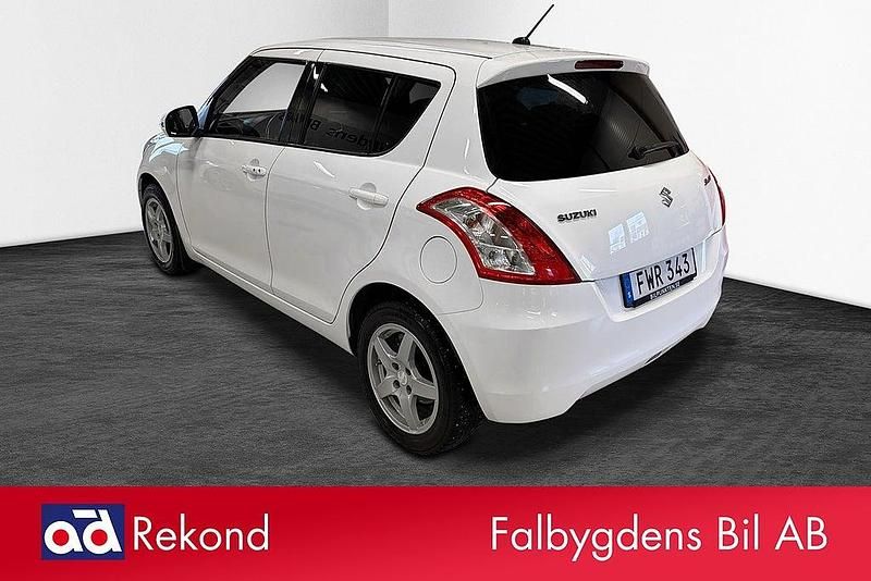 Begagnad Suzuki Swift 94 HK (69 kW) 2015 Vit Halvkombi