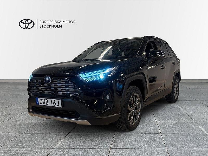 Svart Begagnad 2024 Toyota RAV4 Hybrid Executive SUV | 484 900 kr (Marknadspris) - Bild 1/4