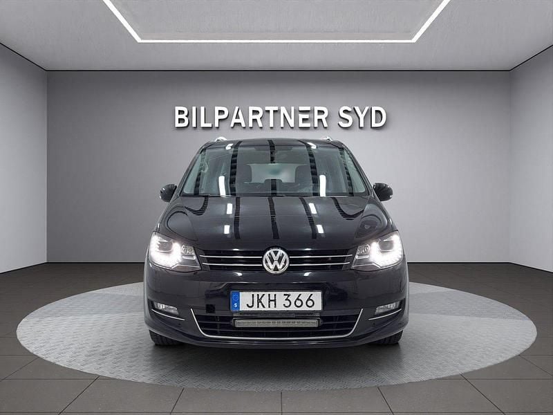 Svart Begagnad 2018 VW Sharan GT Minibuss | 249 900 kr (Bra pris) - Bild 1/4