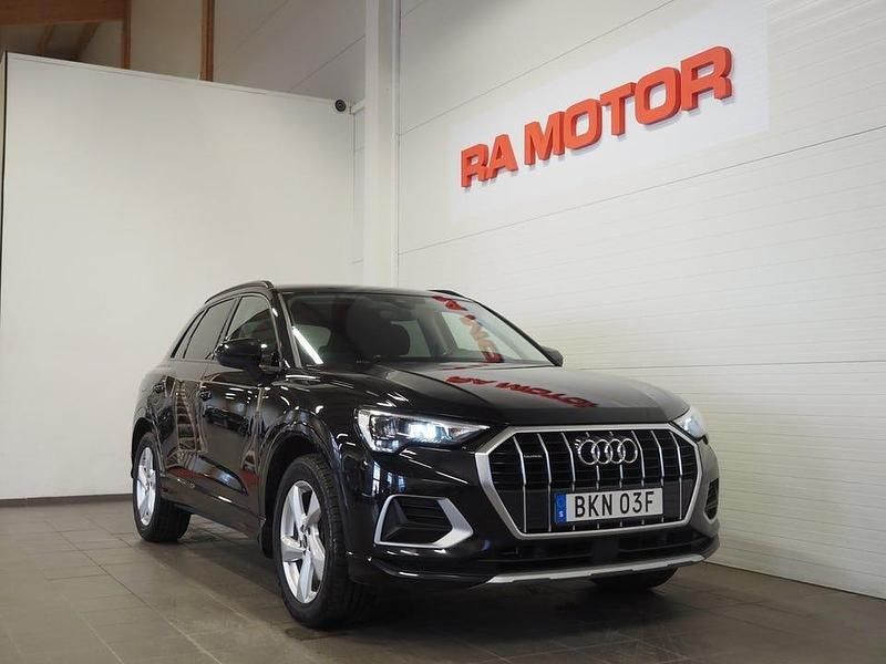 Svart Begagnad 2021 Audi Q3 Advanced Plus SUV | 319 900 kr (Marknadspris) - Bild 1/4