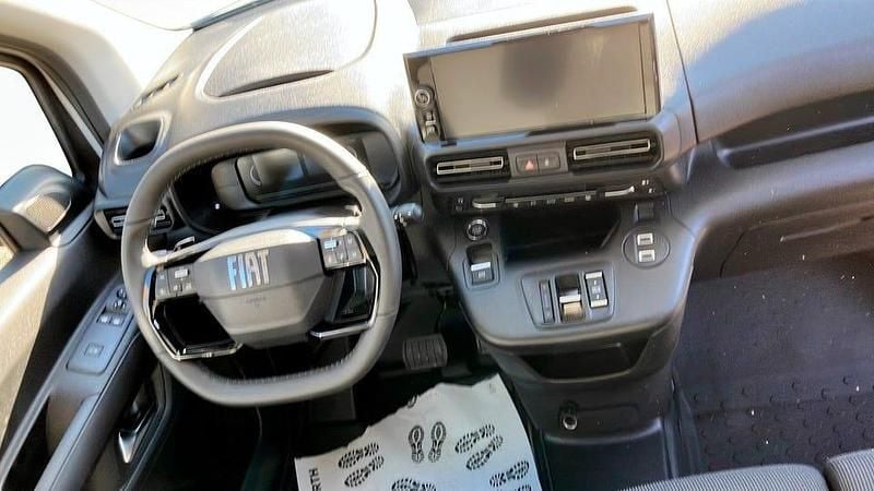 Ny Fiat Doblò 131 HK (96 kW) 2025 Vit Minibuss