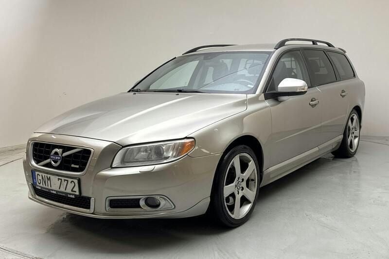 Ljusbrun Begagnad 2011 Volvo V70 R-Design Kombi | 98 000 kr (Marknadspris) - Bild 1/4