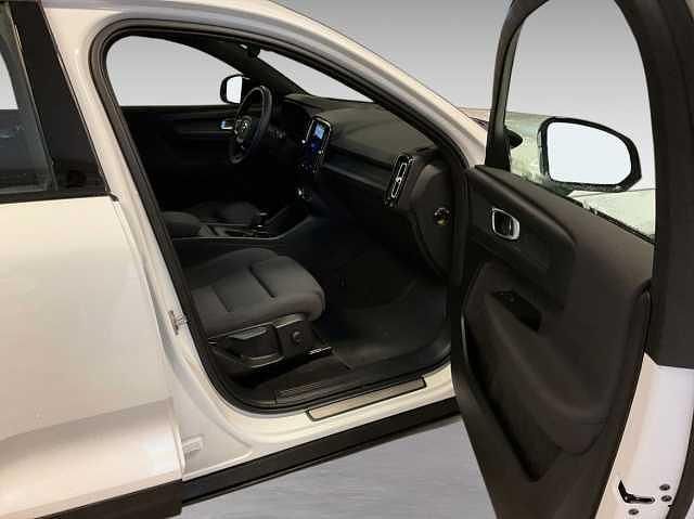 Begagnad Volvo EX40 Plus 188 kW (256 HK) 2025 Vit SUV