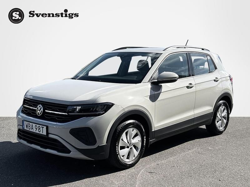 Ljusgrå (ascot grey) Begagnad 2023 VW T-Cross Life SUV | 189 700 kr (Marknadspris) - Bild 1/4