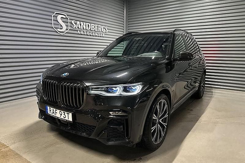 Svart Begagnad 2022 BMW X7 M Sport SUV | 799 500 kr (Superpris) - Bild 1/4