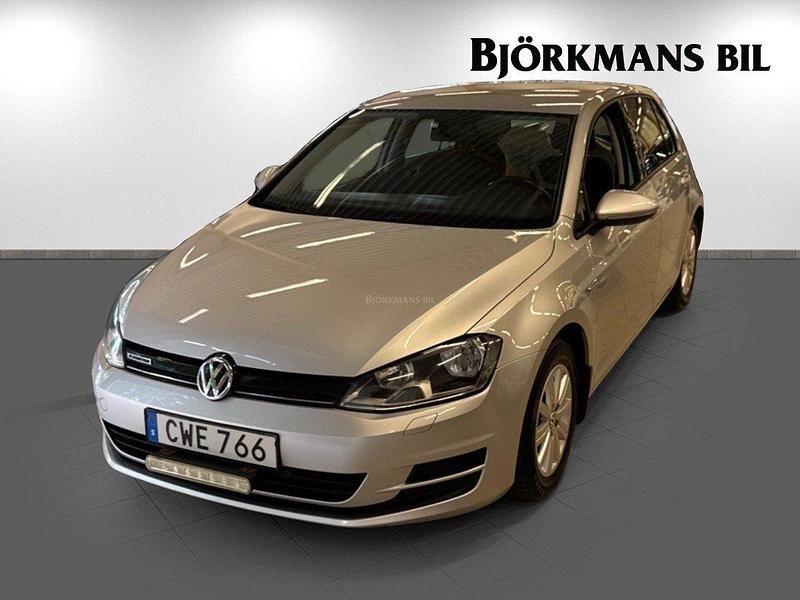 Silver Begagnad 2015 VW Golf VII Halvkombi | 89 000 kr (Bra pris) - Bild 1/4