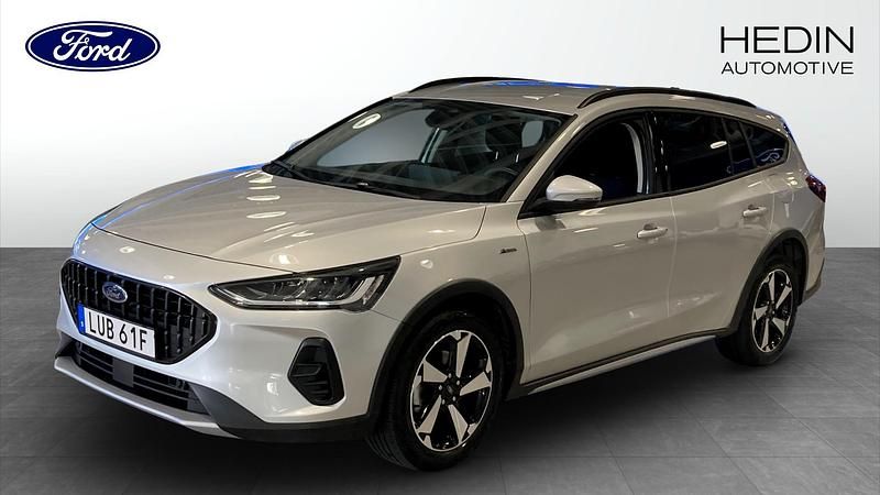 Moondust silver Begagnad 2022 Ford Focus Kombi | 214 900 kr (Marknadspris) - Bild 1/4
