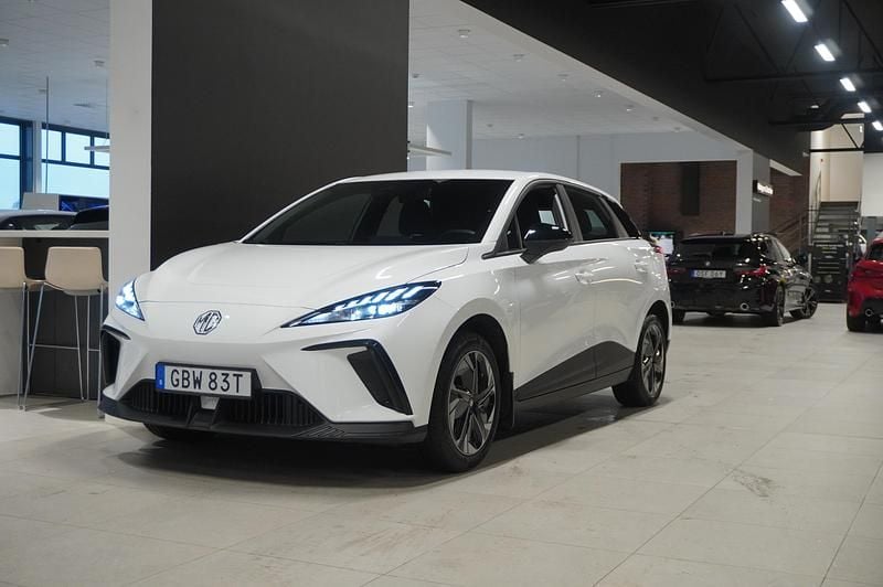 Vit Begagnad 2023 MG MG4 EV Halvkombi | 189 900 kr (Superpris) - Bild 1/4
