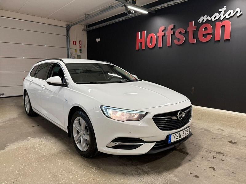Vit Begagnad 2018 Opel Insignia Kombi | 149 900 kr (Bra pris) - Bild 1/4