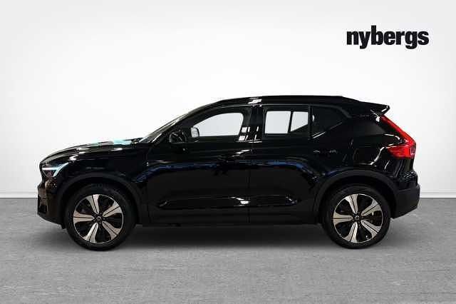 Begagnad Volvo XC40 Core 175 kW (238 HK) 2023 Svart SUV