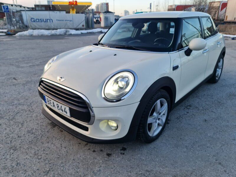Vit Begagnad 2018 Mini Cooper Salt Halvkombi | 123 000 kr (Marknadspris) - Bild 1/4