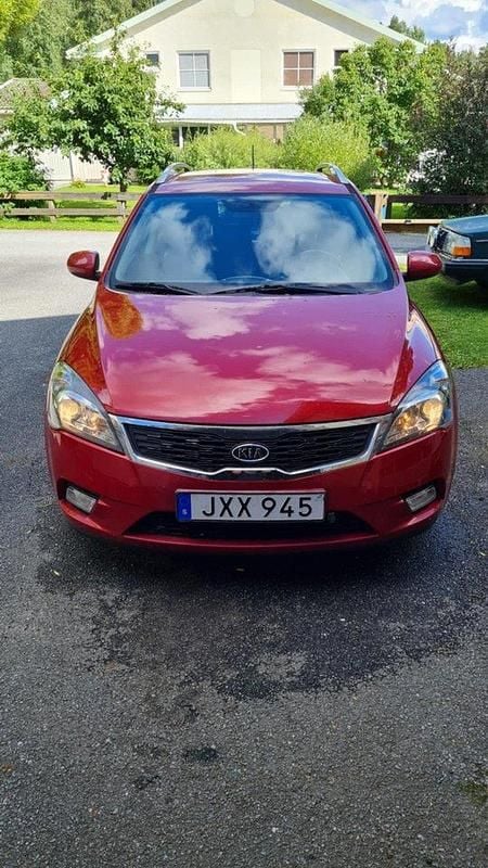 Röd Begagnad 2010 Kia Ceed Sportswagon 4 Kombi | 40 000 kr (Superpris) - Bild 1/4