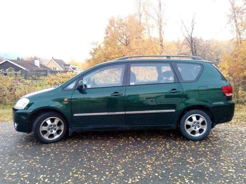 Toyota avensis verso 2003