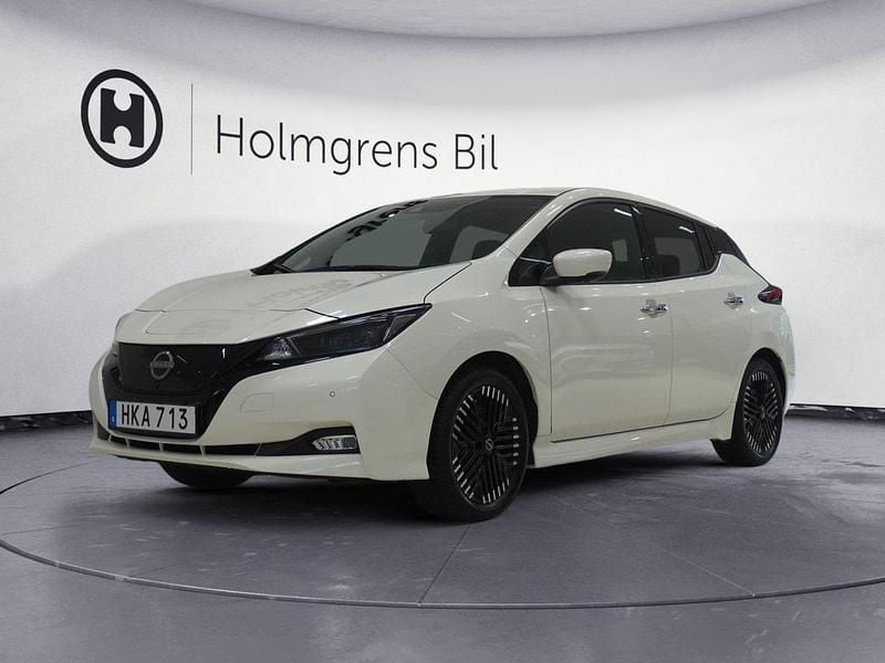 Vit Begagnad 2022 Nissan Leaf N-Connecta Halvkombi | 174 800 kr (Marknadspris) - Bild 1/4