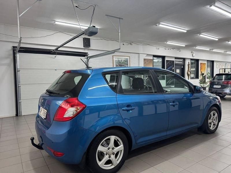 Begagnad Kia Ceed 116 HK (85 kW) 2009 Blå Halvkombi