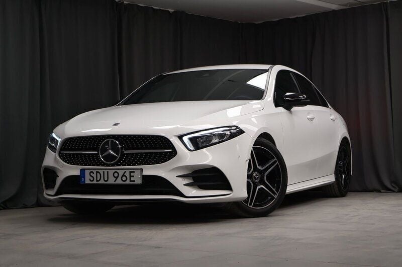 Vit Begagnad 2020 Mercedes A200 Advanced Plus Sedan | 289 000 kr (Marknadspris) - Bild 1/4