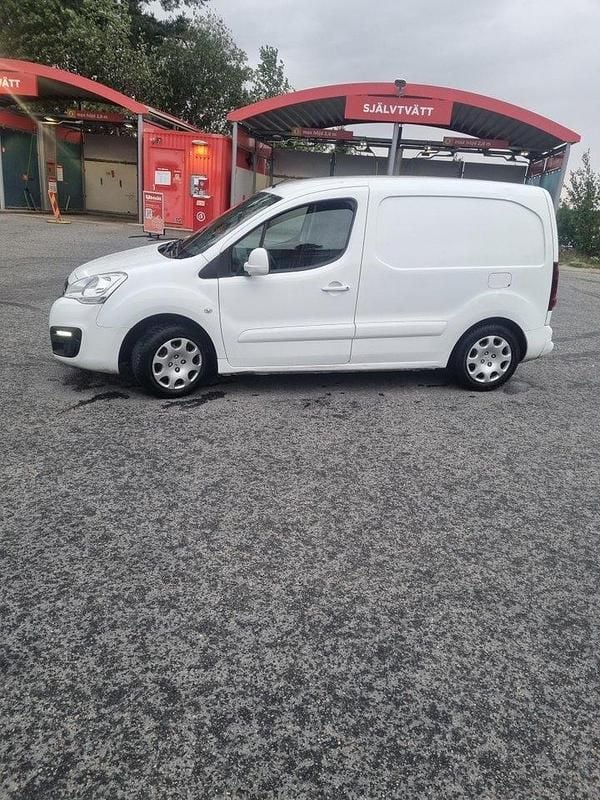 Vit Begagnad 2015 Peugeot Partner Minibuss | 51 000 kr (Bra pris) - Bild 1/4